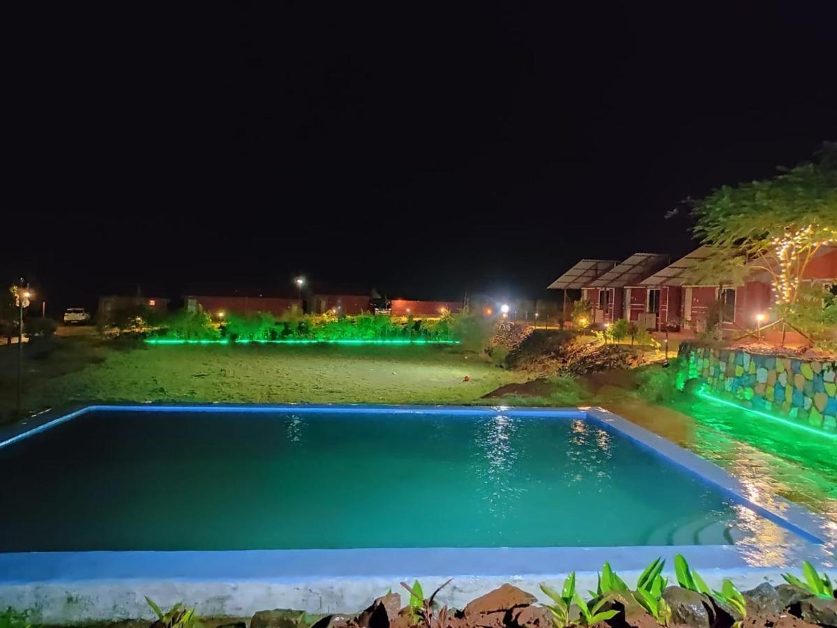 Mysticstays Resort Wai Bagian luar foto