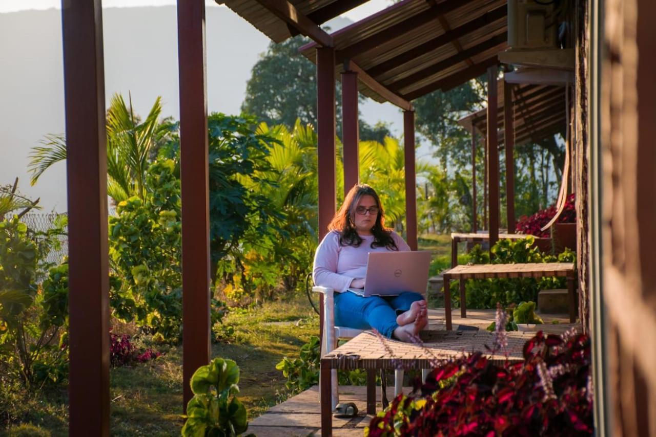 Mysticstays Resort Wai Bagian luar foto