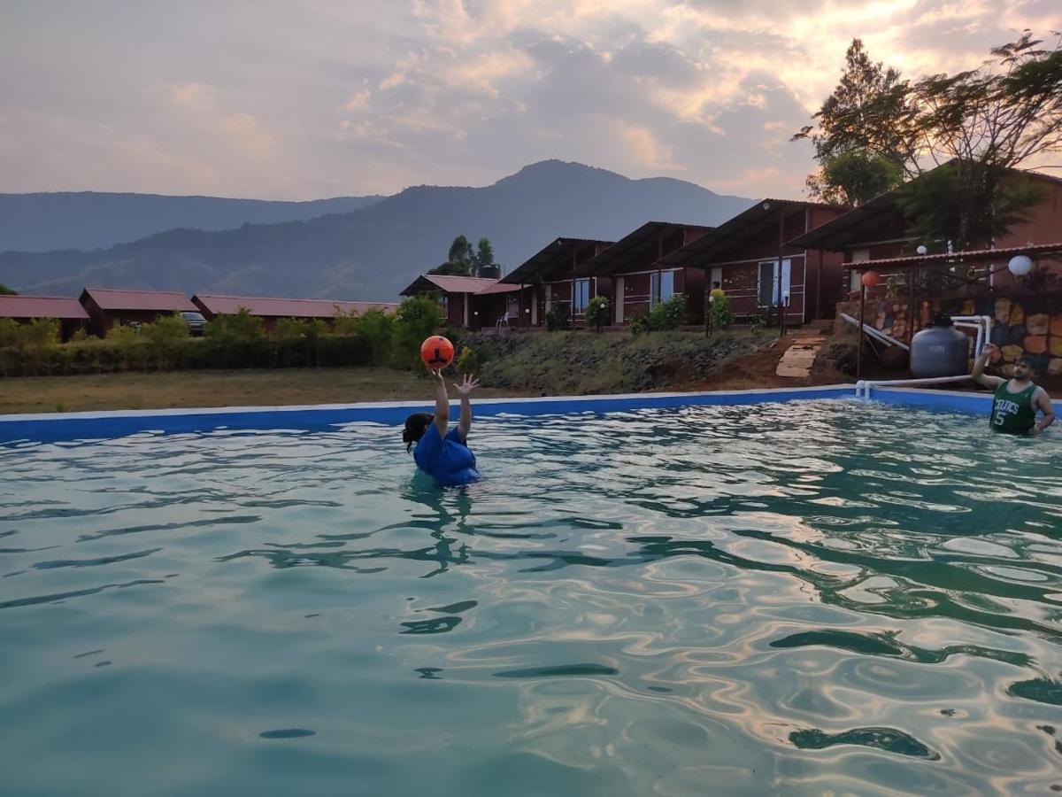 Mysticstays Resort Wai Bagian luar foto