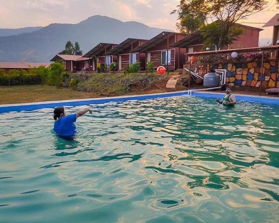 Mysticstays Resort Wai Bagian luar foto