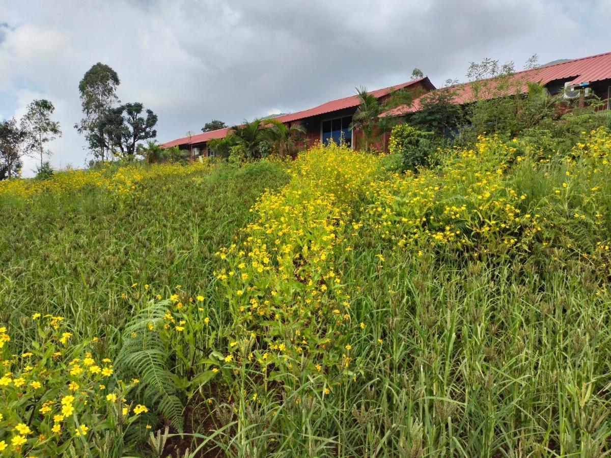 Mysticstays Resort Wai Bagian luar foto