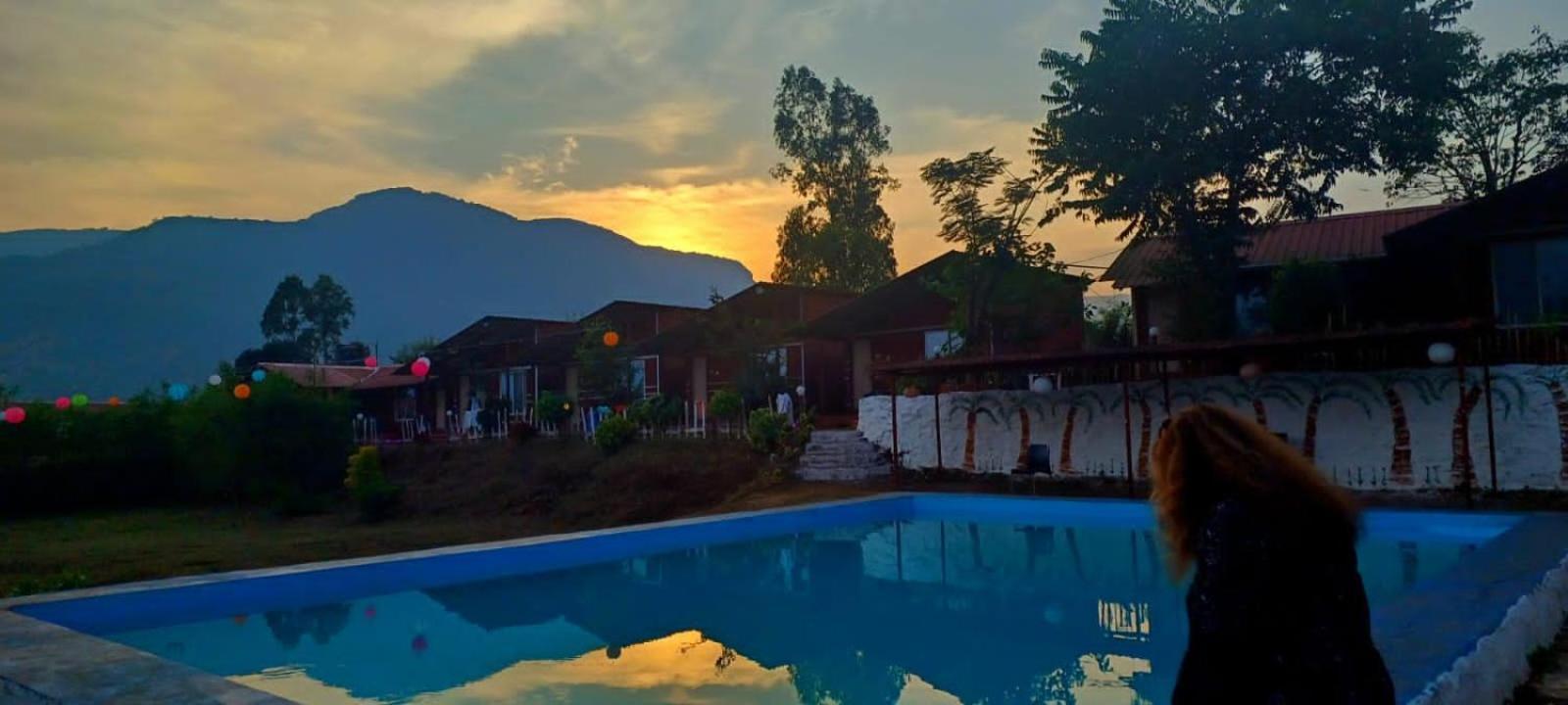 Mysticstays Resort Wai Bagian luar foto