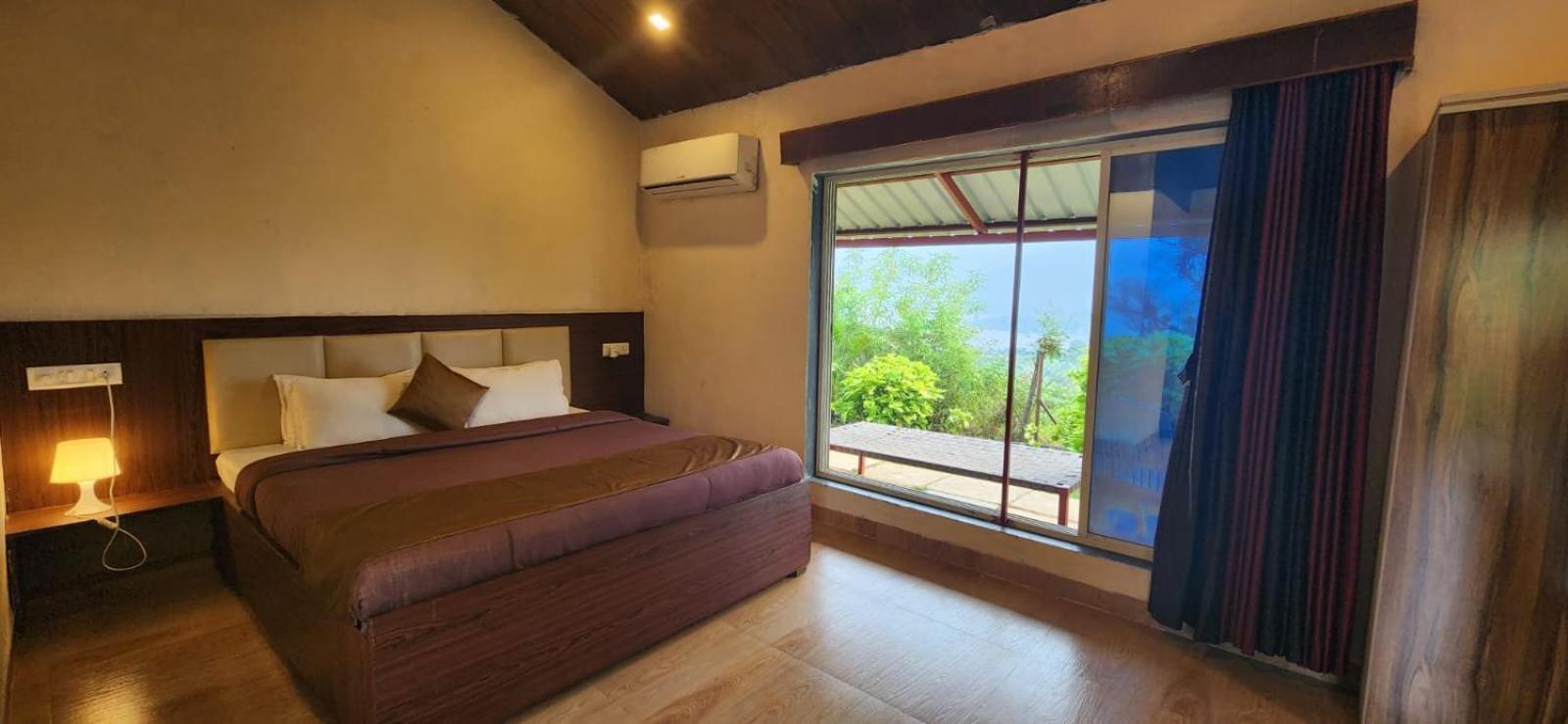 Mysticstays Resort Wai Bagian luar foto