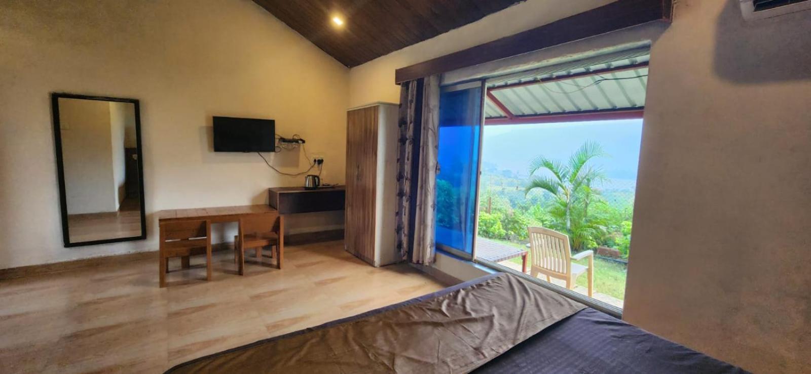 Mysticstays Resort Wai Bagian luar foto