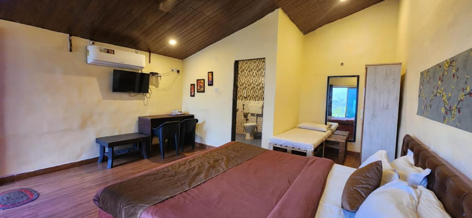 Mysticstays Resort Wai Bagian luar foto