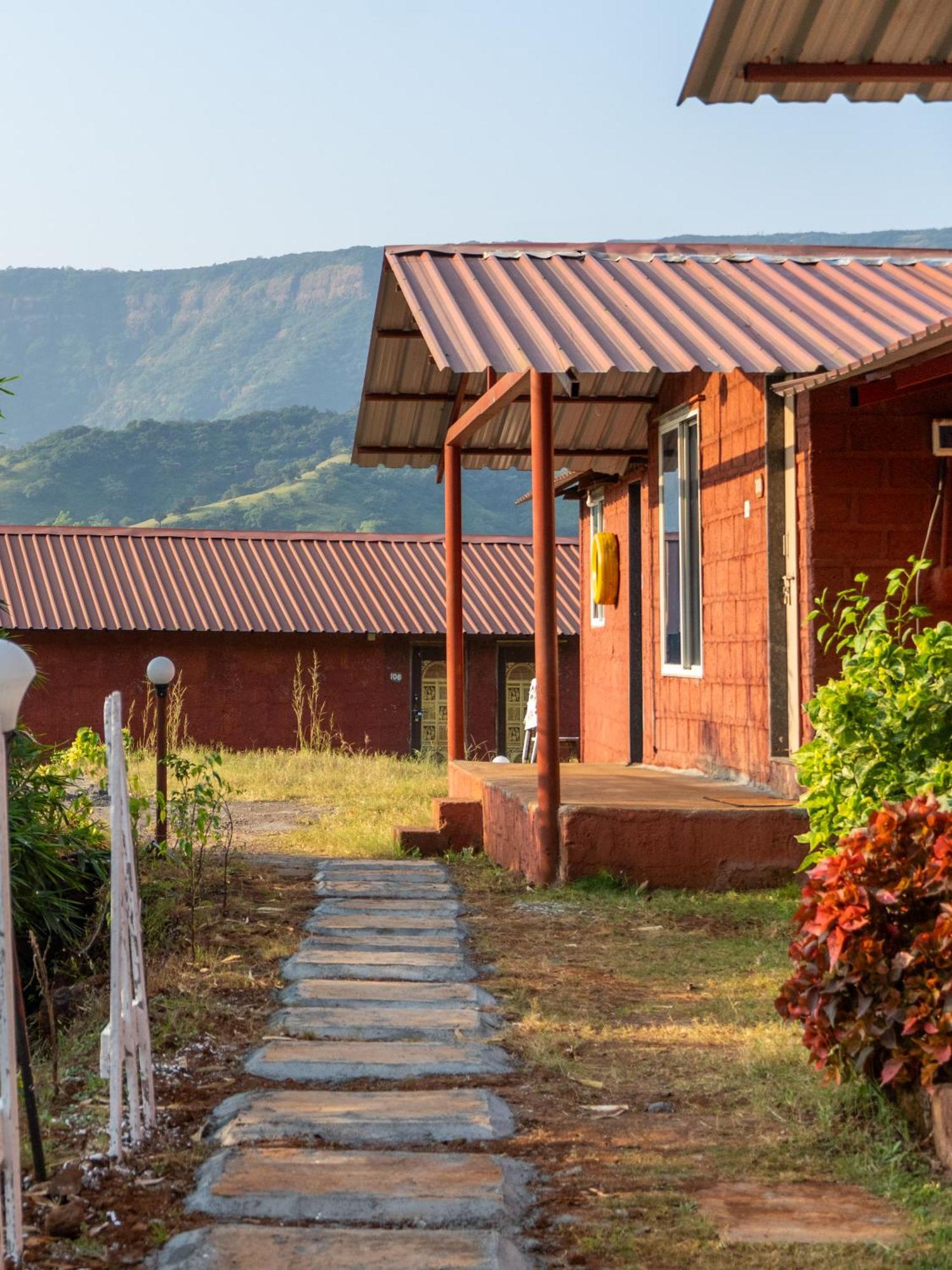 Mysticstays Resort Wai Bagian luar foto