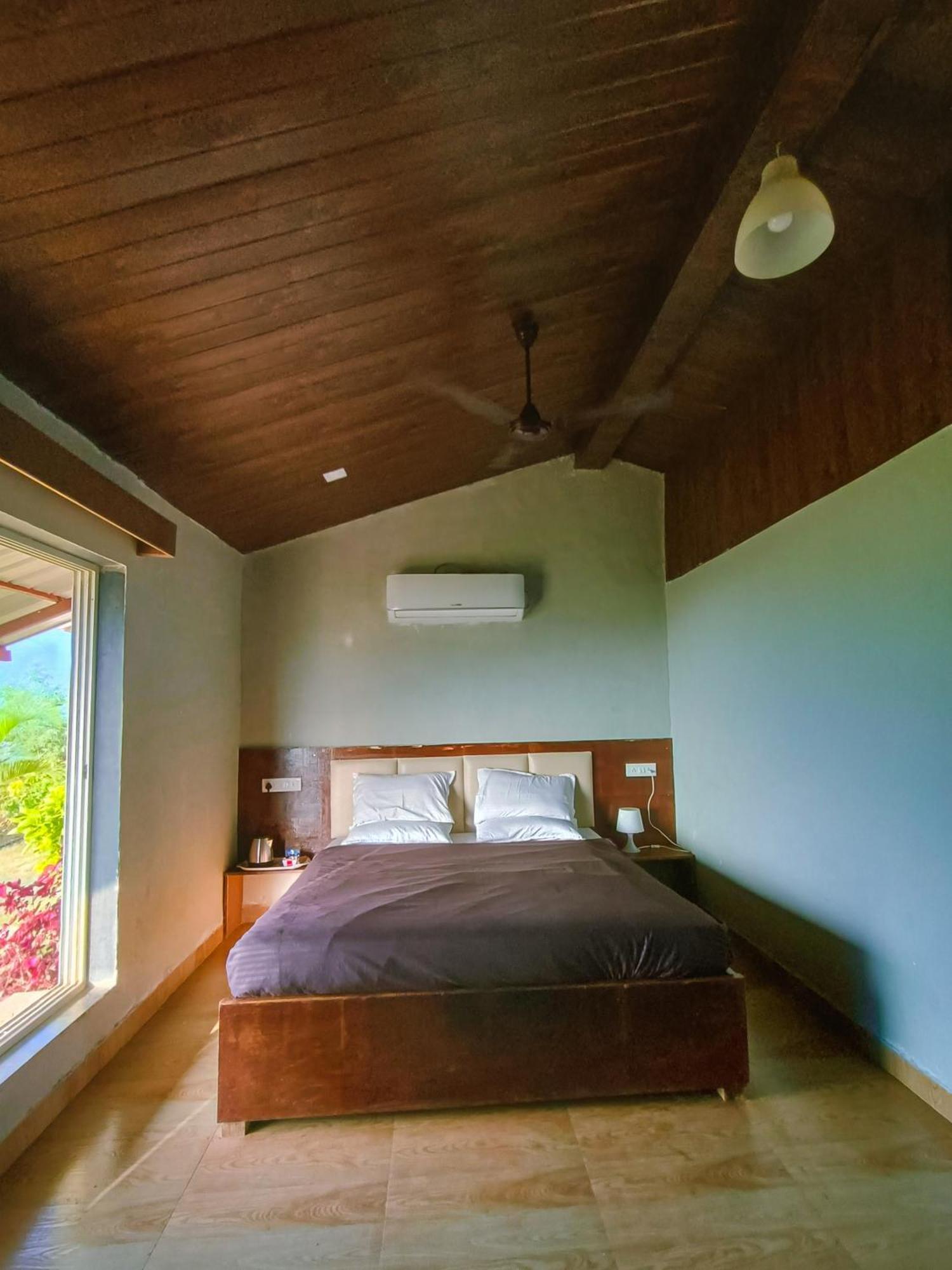Mysticstays Resort Wai Bagian luar foto