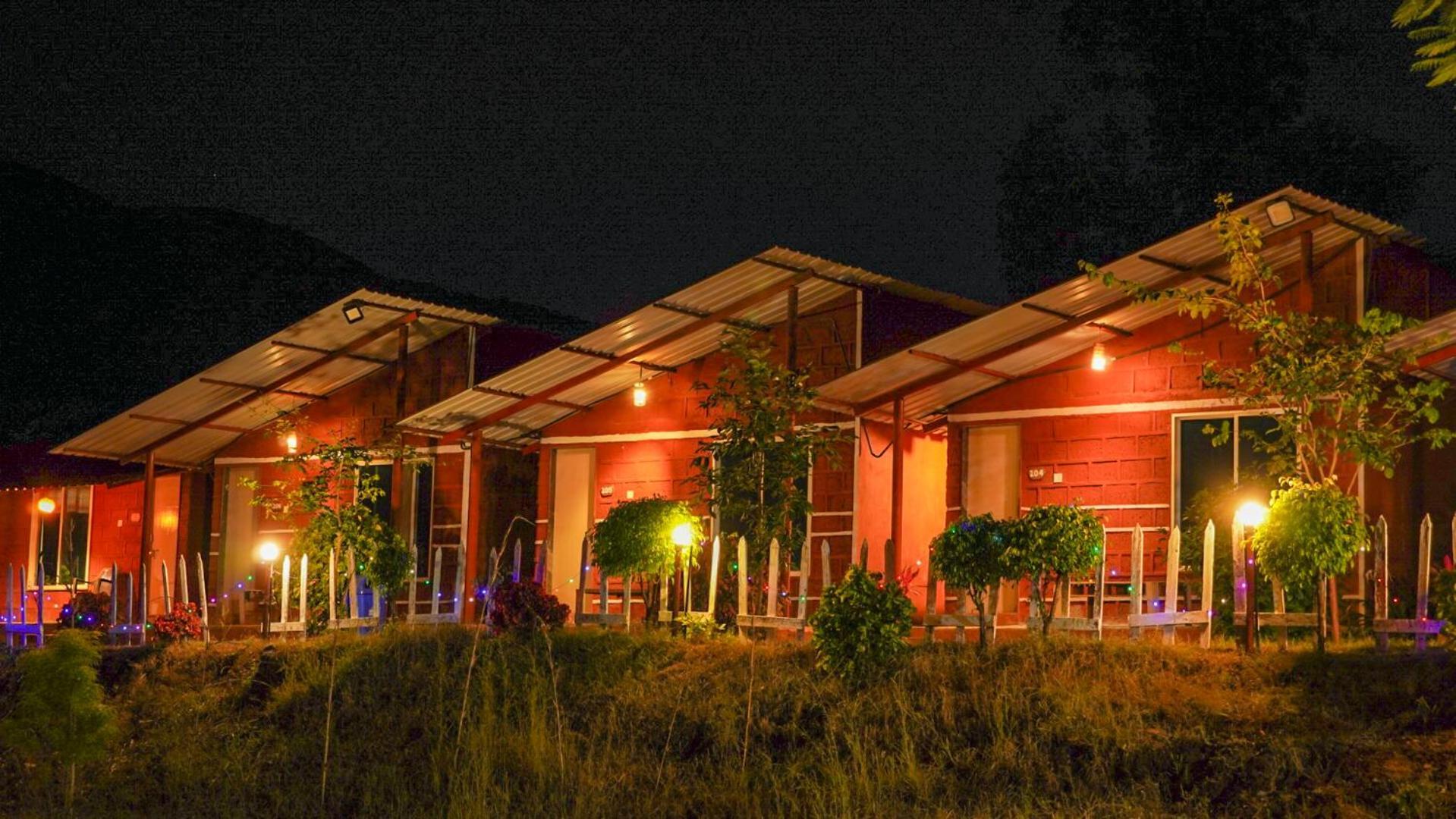 Mysticstays Resort Wai Bagian luar foto