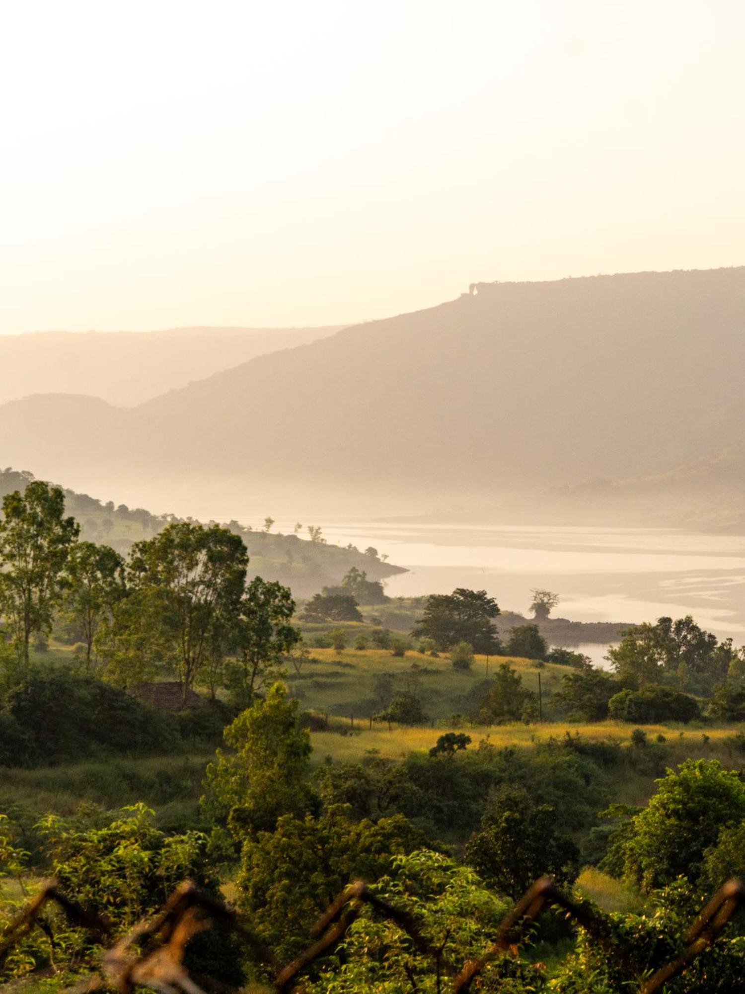 Mysticstays Resort Wai Bagian luar foto