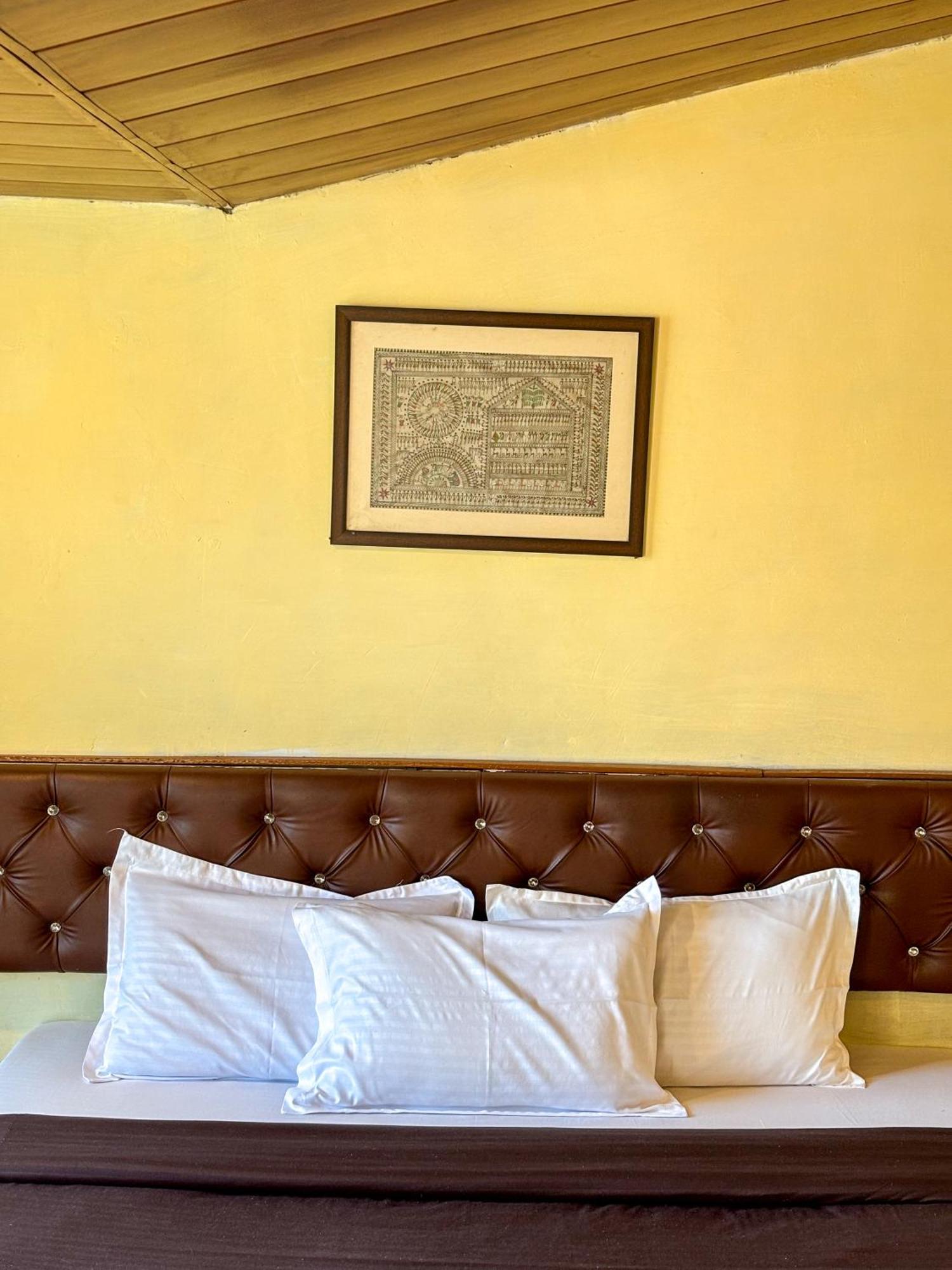 Mysticstays Resort Wai Bagian luar foto