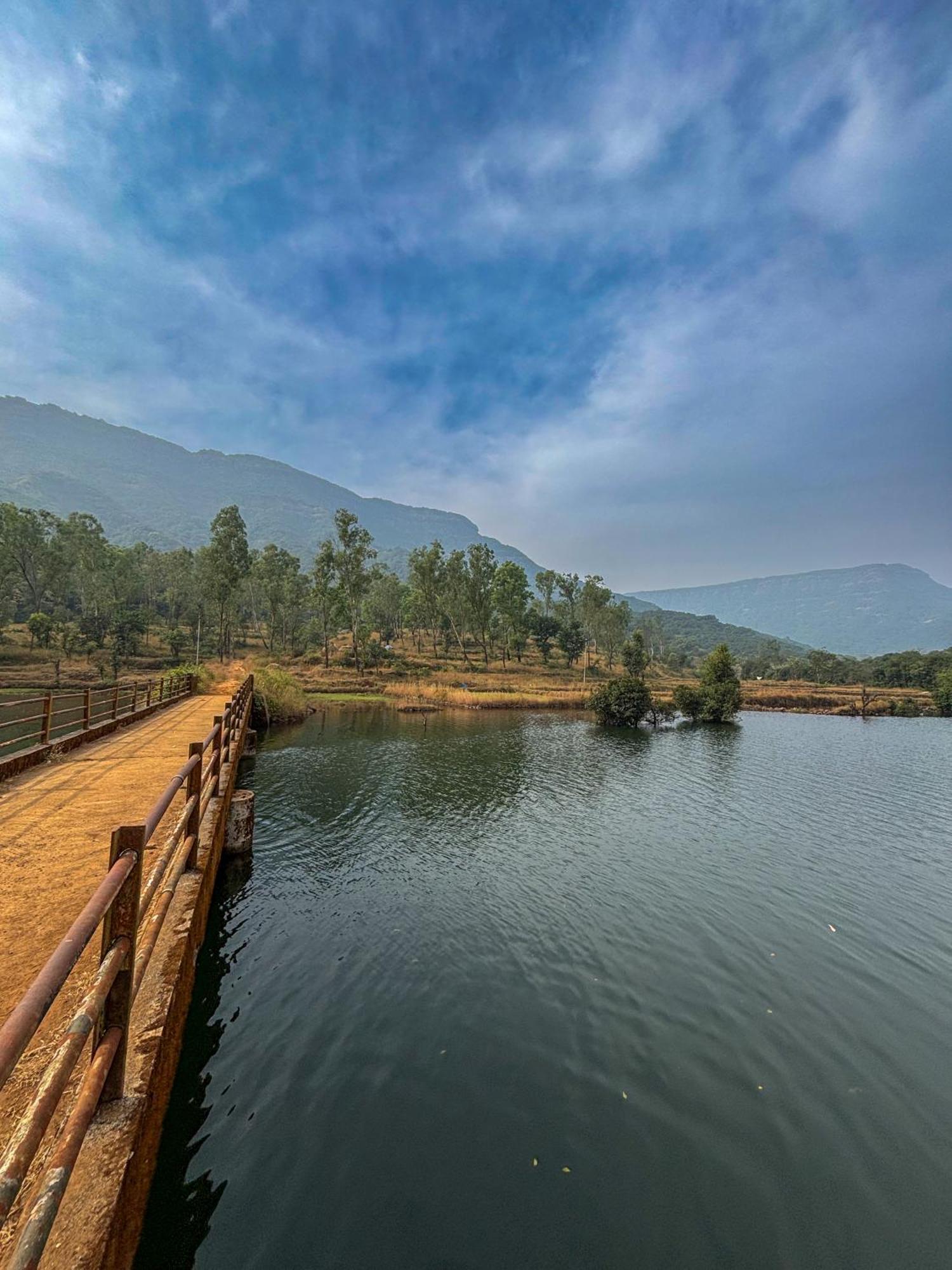 Mysticstays Resort Wai Bagian luar foto